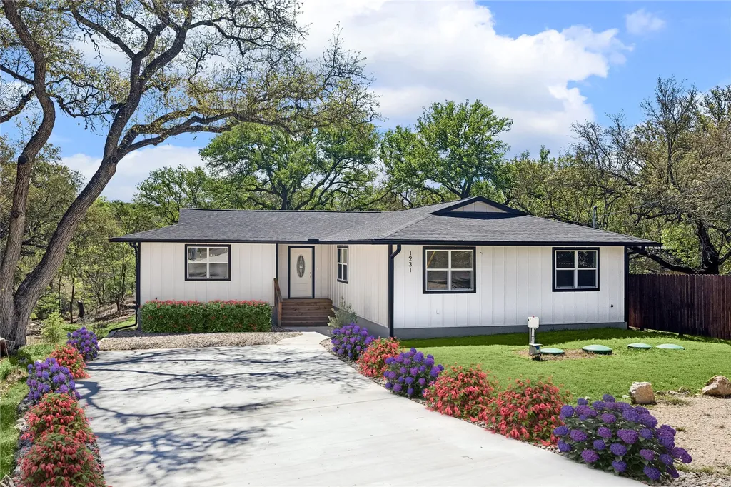 1231 Lavaca Canyon Lake TX 78133