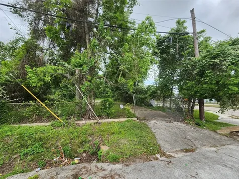 4338 Bond Street Houston TX 77026