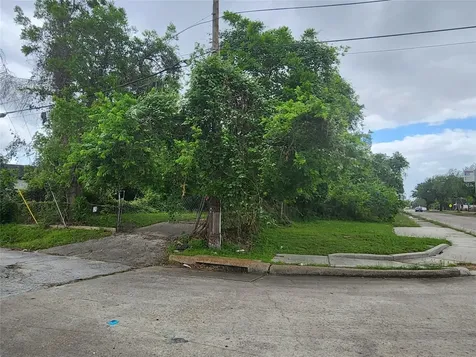 4338 Bond Street Houston TX 77026