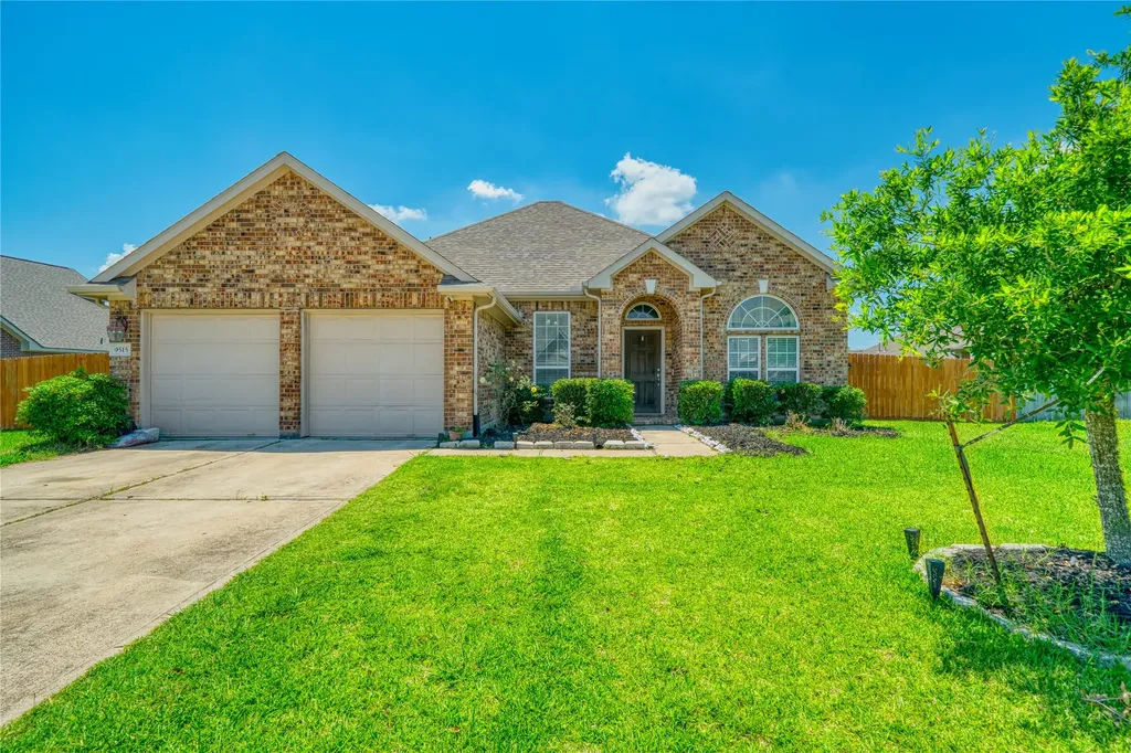 9515 Taylor Lane Mont Belvieu TX 77523