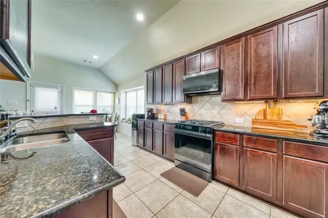9515 Taylor Lane Mont Belvieu TX 77523