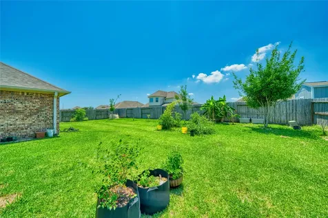 9515 Taylor Lane Mont Belvieu TX 77523