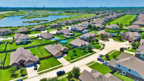 9515 Taylor Lane Mont Belvieu TX 77523
