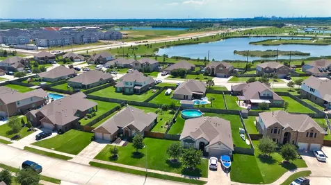 9515 Taylor Lane Mont Belvieu TX 77523