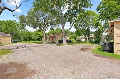 8244 Hartford Street Houston TX 77017