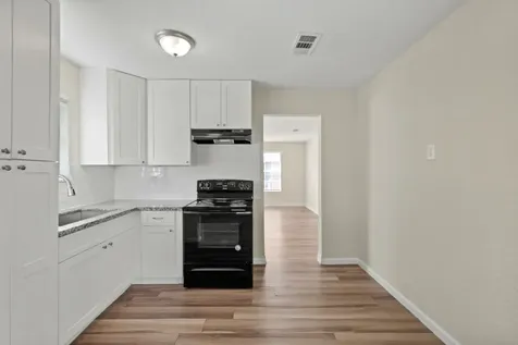 8244 Hartford Street Houston TX 77017
