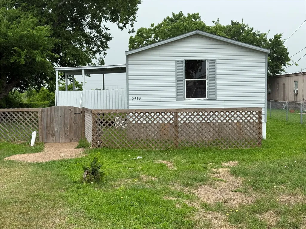 2519 Mcdonald Road Oyster Creek TX 77541