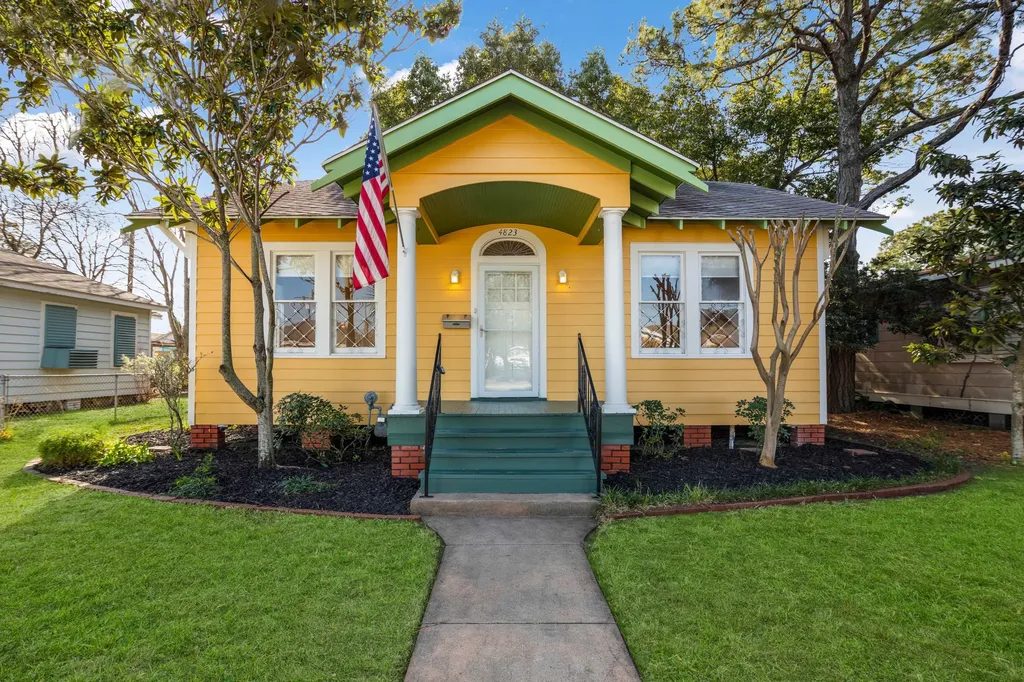 4823 Fannin Drive Galveston TX 77551