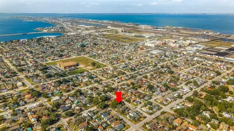 4823 Fannin Drive Galveston TX 77551