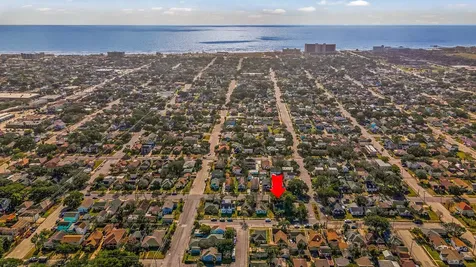 4823 Fannin Drive Galveston TX 77551