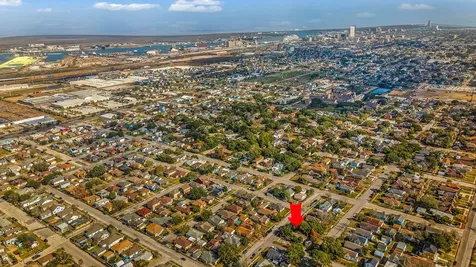 4823 Fannin Drive Galveston TX 77551