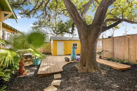 4823 Fannin Drive Galveston TX 77551