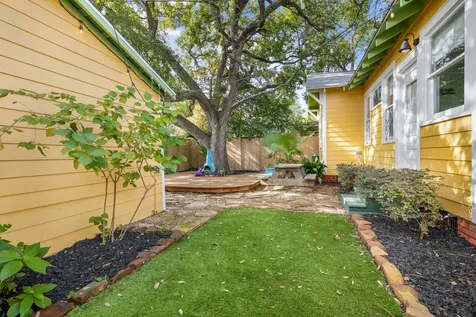 4823 Fannin Drive Galveston TX 77551