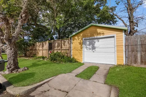 4823 Fannin Drive Galveston TX 77551