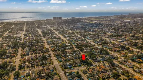 4823 Fannin Drive Galveston TX 77551