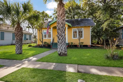 4823 Fannin Drive Galveston TX 77551