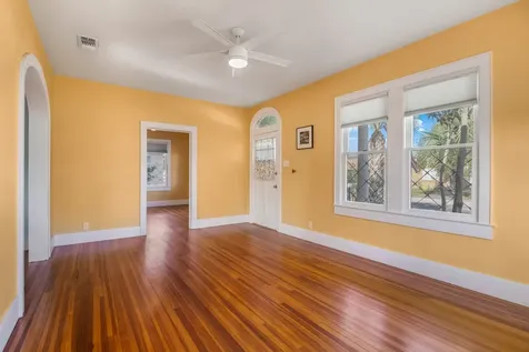 4823 Fannin Drive Galveston TX 77551