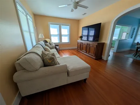 4823 Fannin Drive Galveston TX 77551
