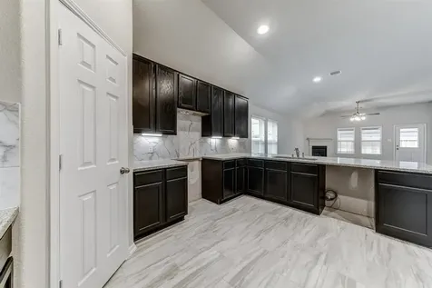 2702 Golden Hills Court Fresno TX 77545