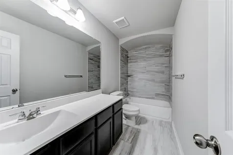 2702 Golden Hills Court Fresno TX 77545