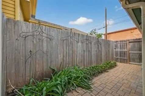 431 Westmoreland Street Houston TX 77006