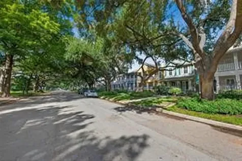 431 Westmoreland Street Houston TX 77006