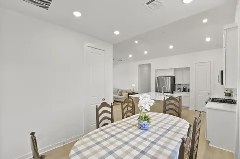 11915 S Pavillion Drive Mont Belvieu TX 77523