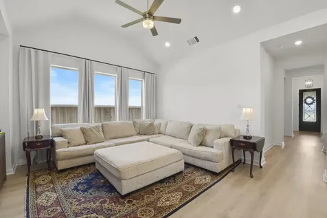 11915 S Pavillion Drive Mont Belvieu TX 77523