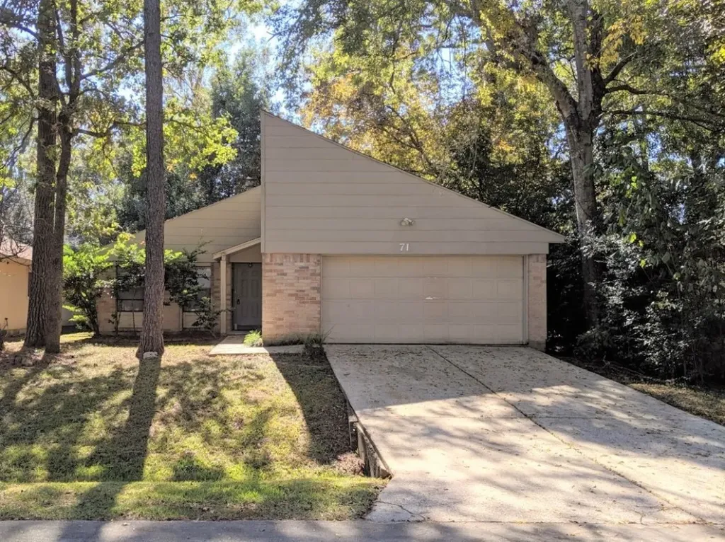 71 S Wavy Oak Circle The Woodlands TX 77381