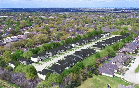 2419 Beverlywood Missouri City TX 77489