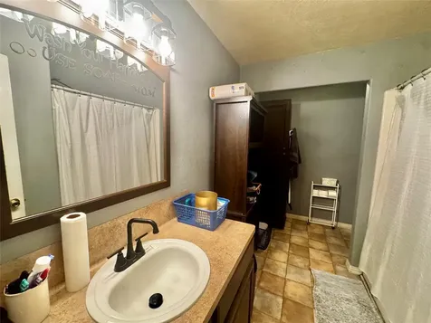 1219 S 13th Street Nederland TX 77627