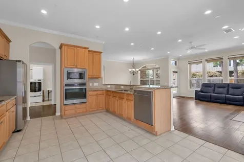15 E Royal Mews Conroe TX 77384