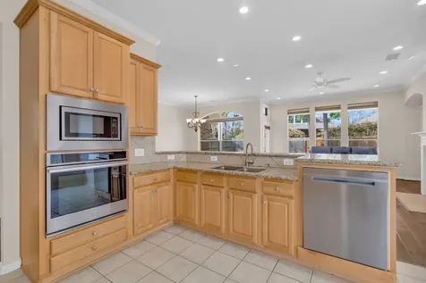 15 E Royal Mews Conroe TX 77384