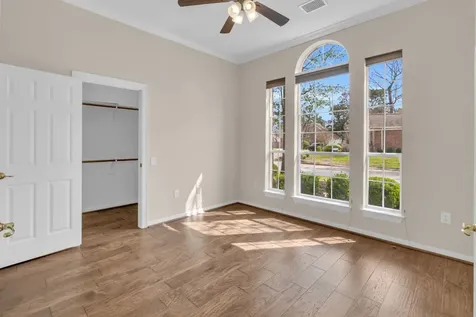 15 E Royal Mews Conroe TX 77384