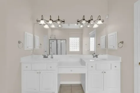 15 E Royal Mews Conroe TX 77384