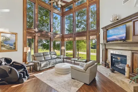 90 Greenview Street Montgomery TX 77356