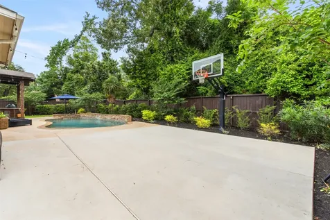 51 Tioga Place Tomball TX 77375