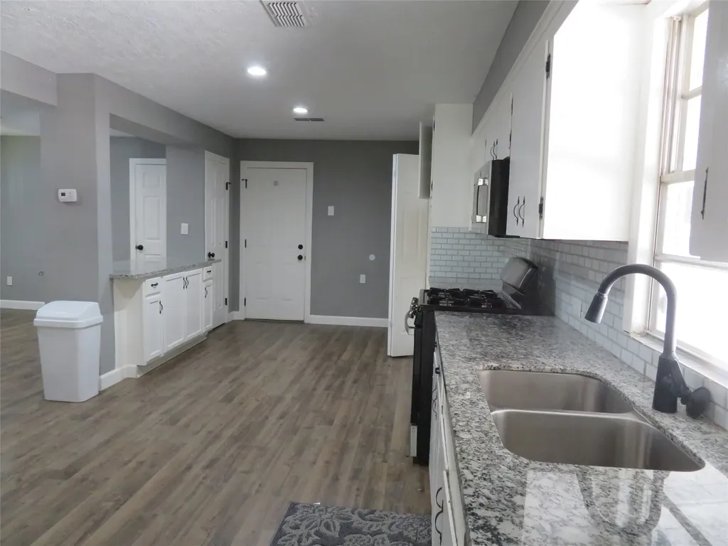402 S 72nd Street Houston TX 77011