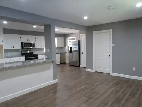 402 S 72nd Street Houston TX 77011