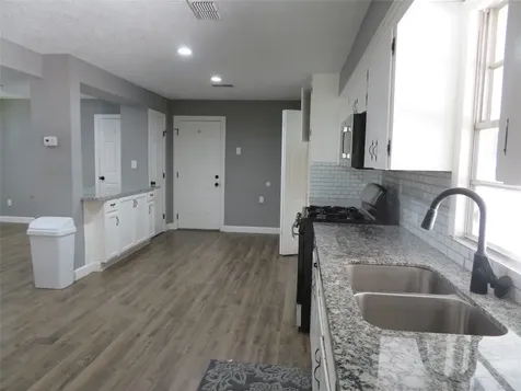 402 S 72nd Street Houston TX 77011