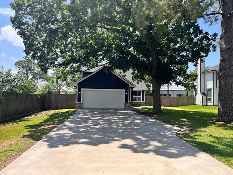 715 Seydler Street East Bernard TX 77435