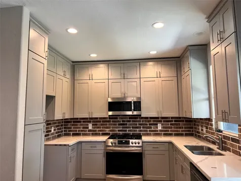 715 Seydler Street East Bernard TX 77435