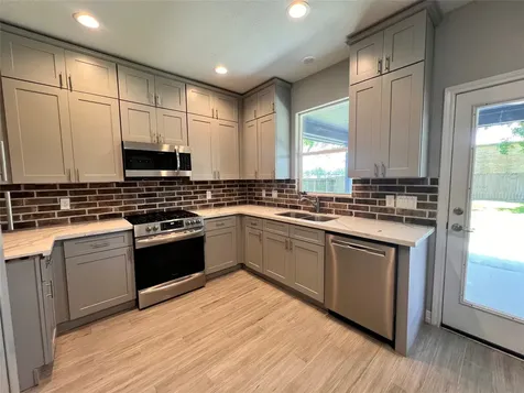 715 Seydler Street East Bernard TX 77435