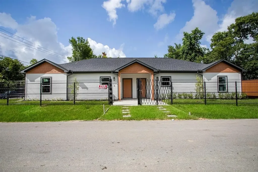 6004 England Street A /B Houston TX 77021