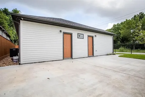 6004 England Street A /B Houston TX 77021