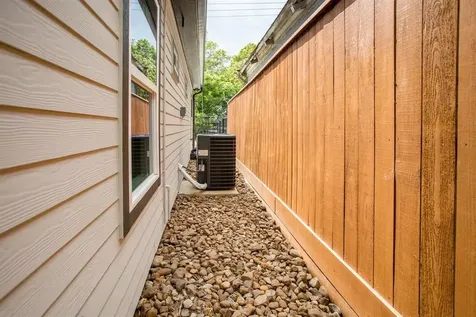 6004 England Street A /B Houston TX 77021