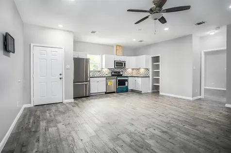 6004 England Street A /B Houston TX 77021