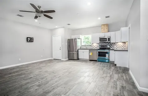 6004 England Street A /B Houston TX 77021