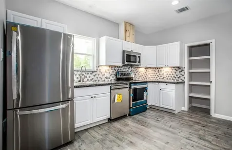 6004 England Street A /B Houston TX 77021
