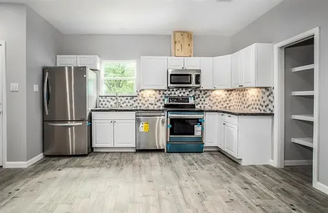 6004 England Street A /B Houston TX 77021